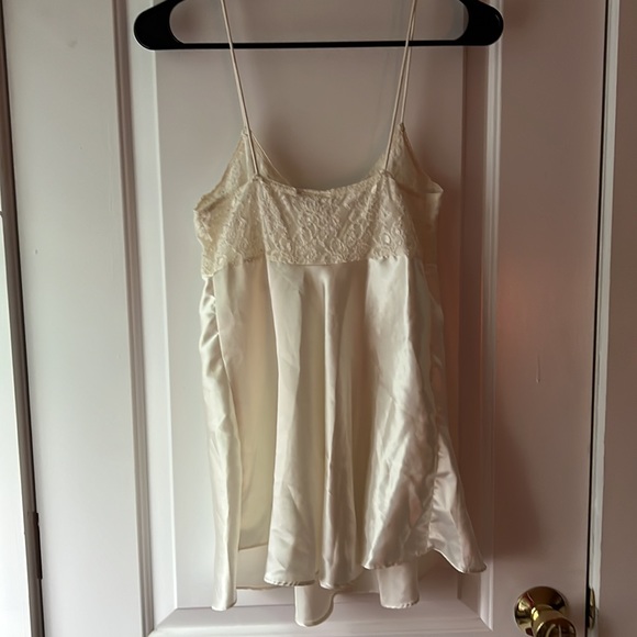 INTIMO AMORE  Satin Pearl Tank Top - Picture 3 of 4